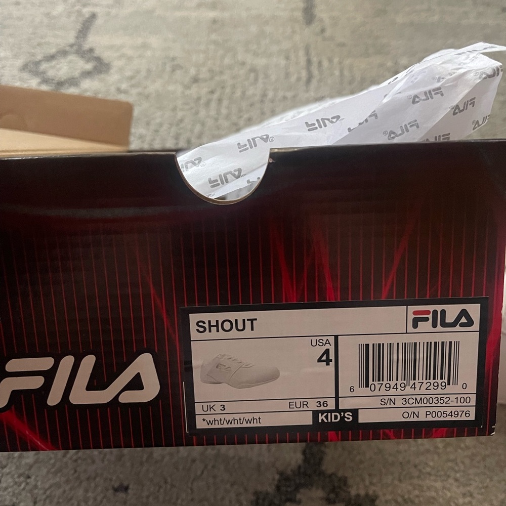 Fila Shout Sneakers youth size 4 - Picture 2 of 2